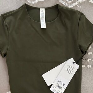 ALO Yoga Forest Green Short Sleeve Tee 100% Authentic Or you can return .